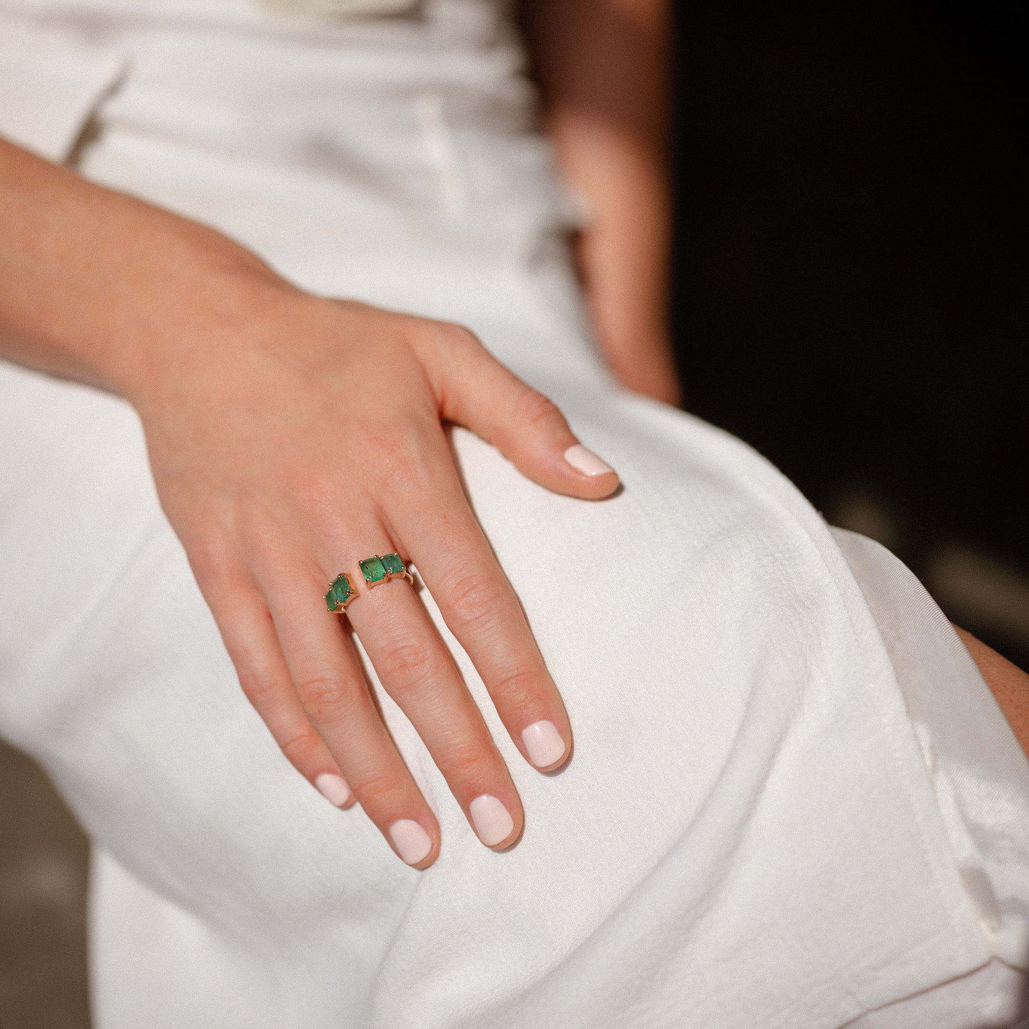 Anillo de cuatro esmeraldas