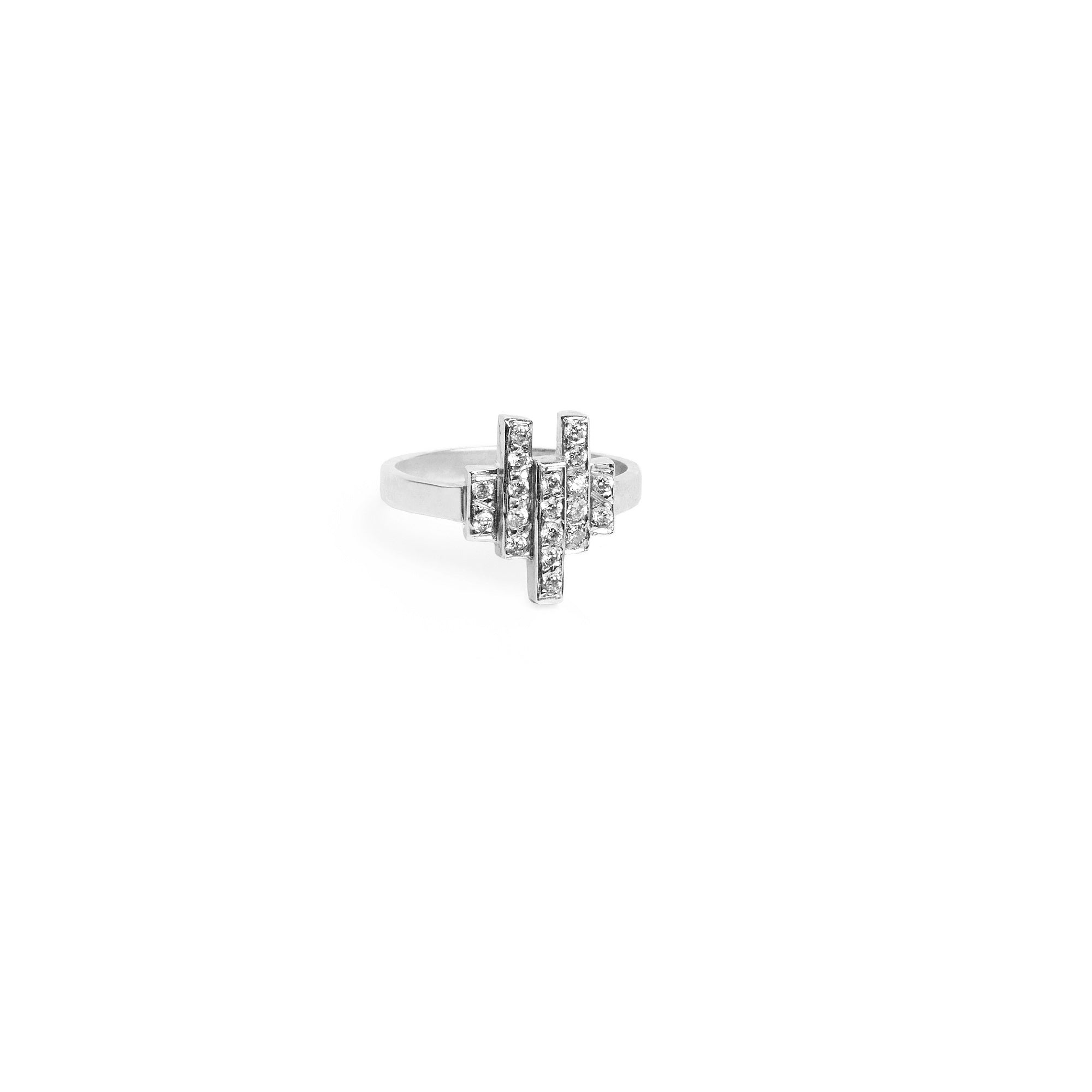 White gold ring with 19 white diamonds