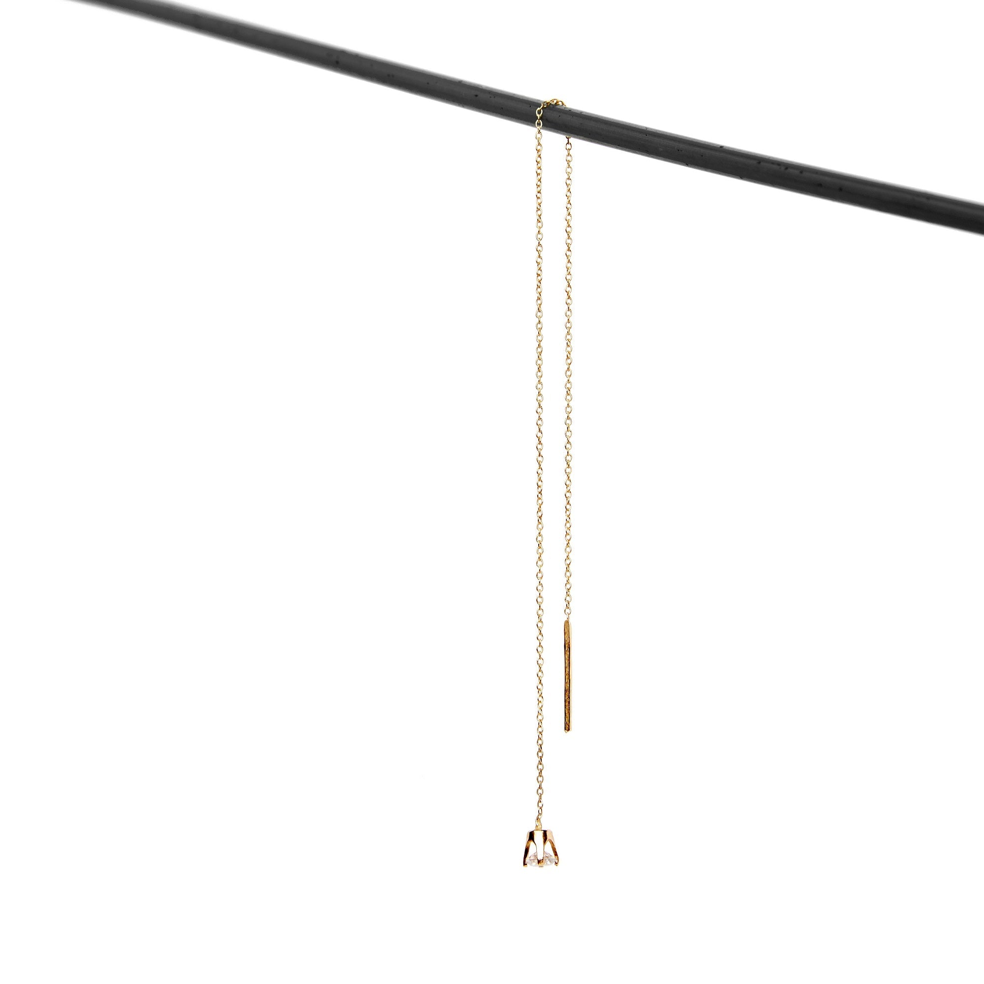 Arete de Cadena con Diamante de Oro de 14k