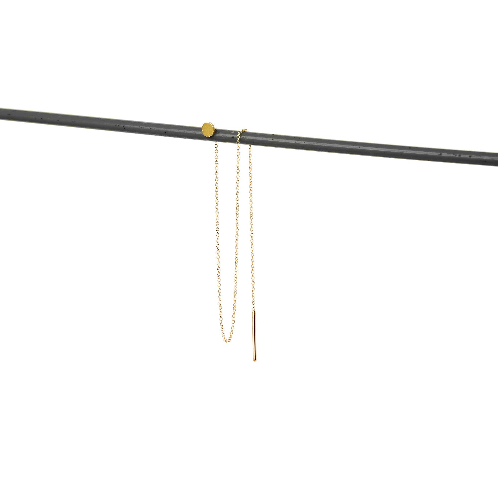 Arete de Cadena con Círculo de Oro de 14k