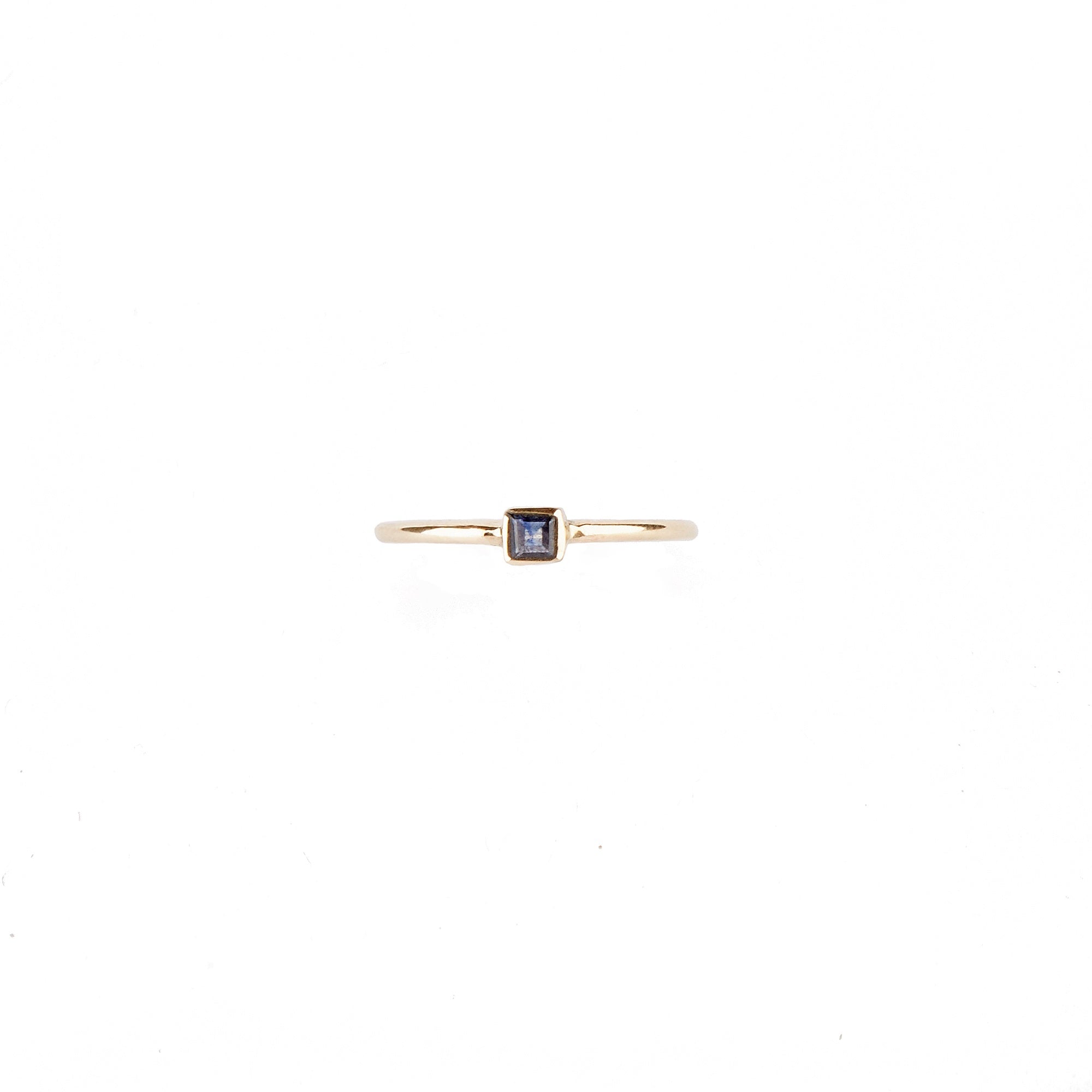 Anillo con Zafiro Azul Cuadrado de Oro Amarillo de 14k