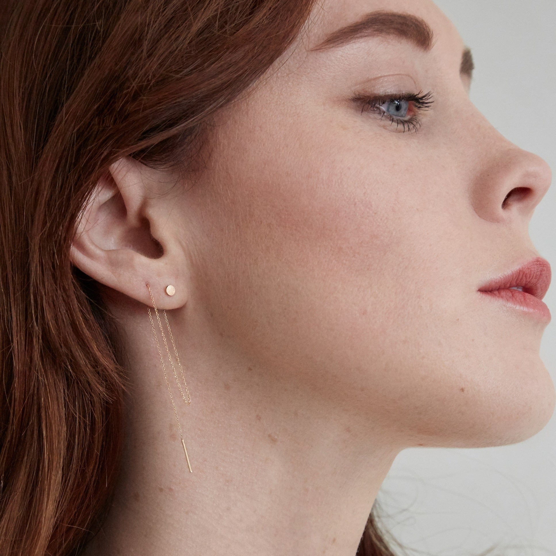 Arete de Cadena con Círculo de Oro de 14k