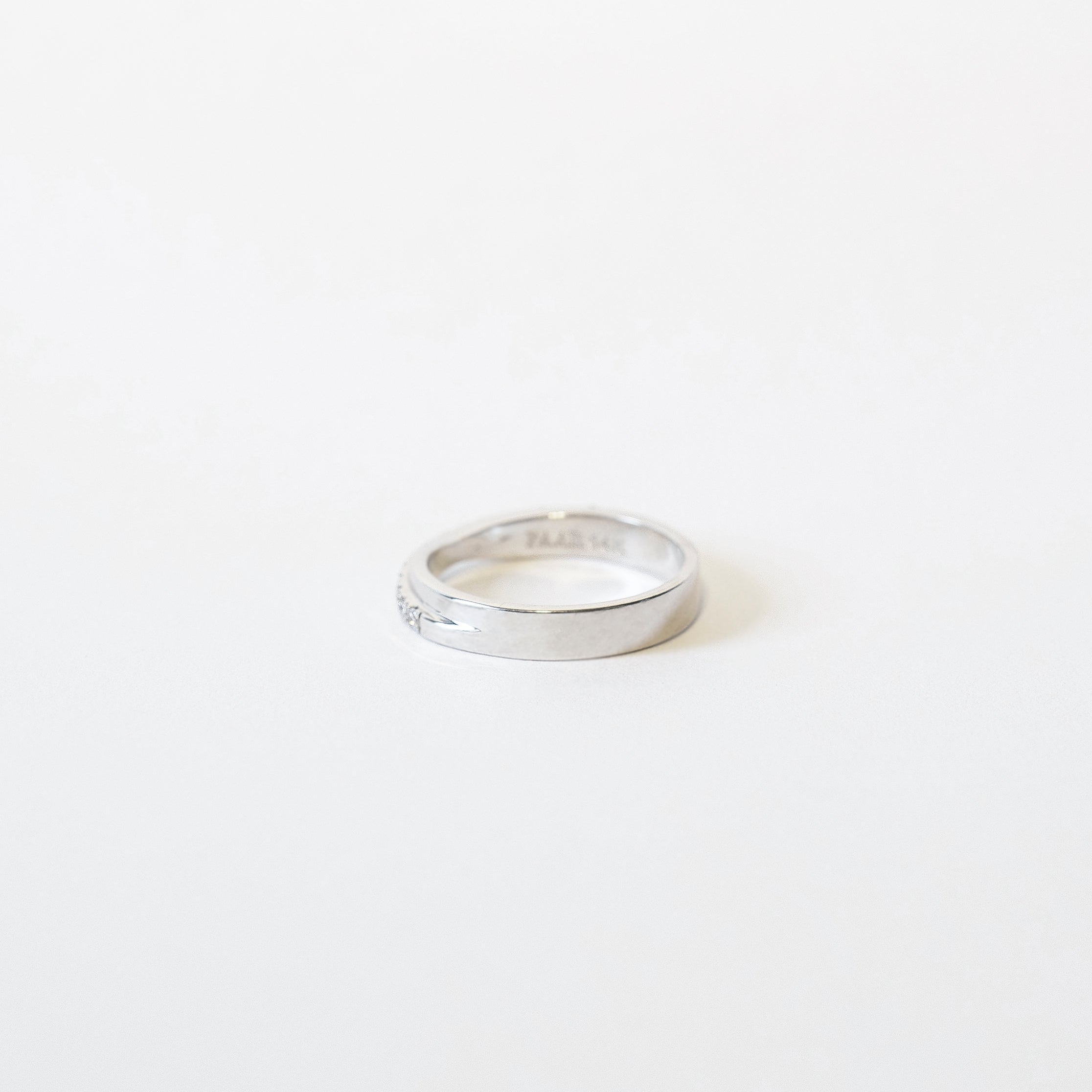 Crossed diamond band in 14k white gold