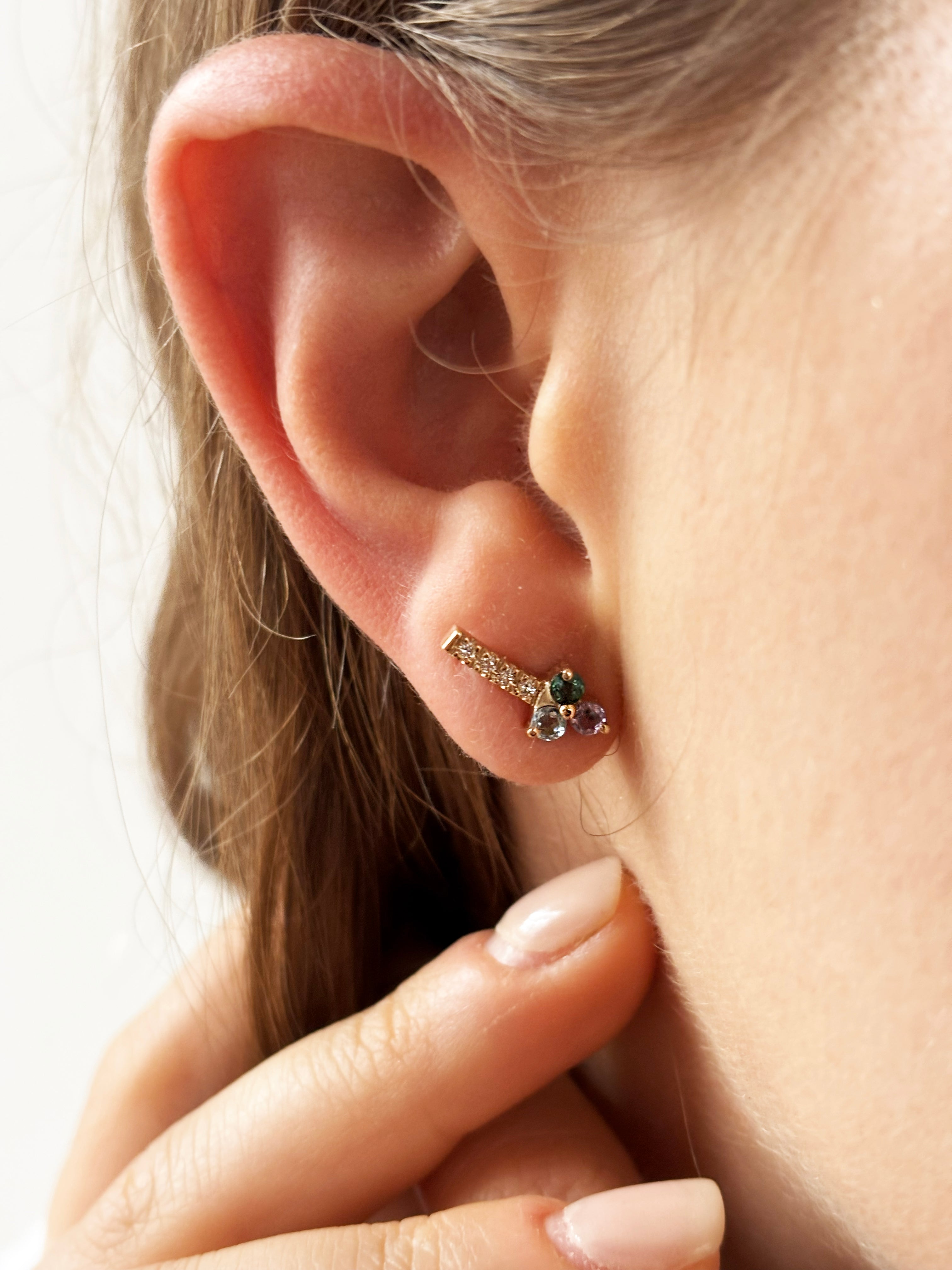 Aretes de oro de 14k con gemas multicolor y diamantes