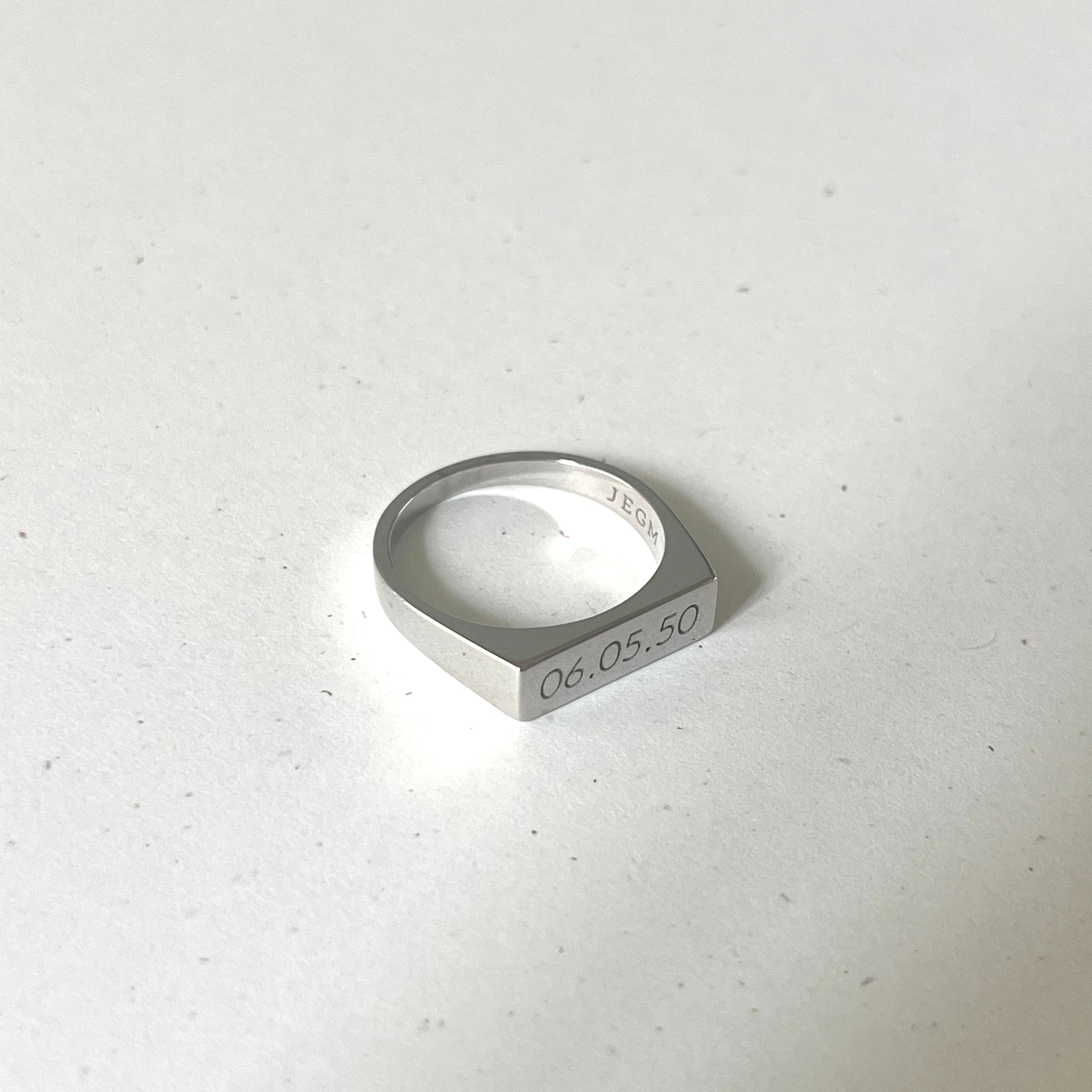 Rectangular signet ring