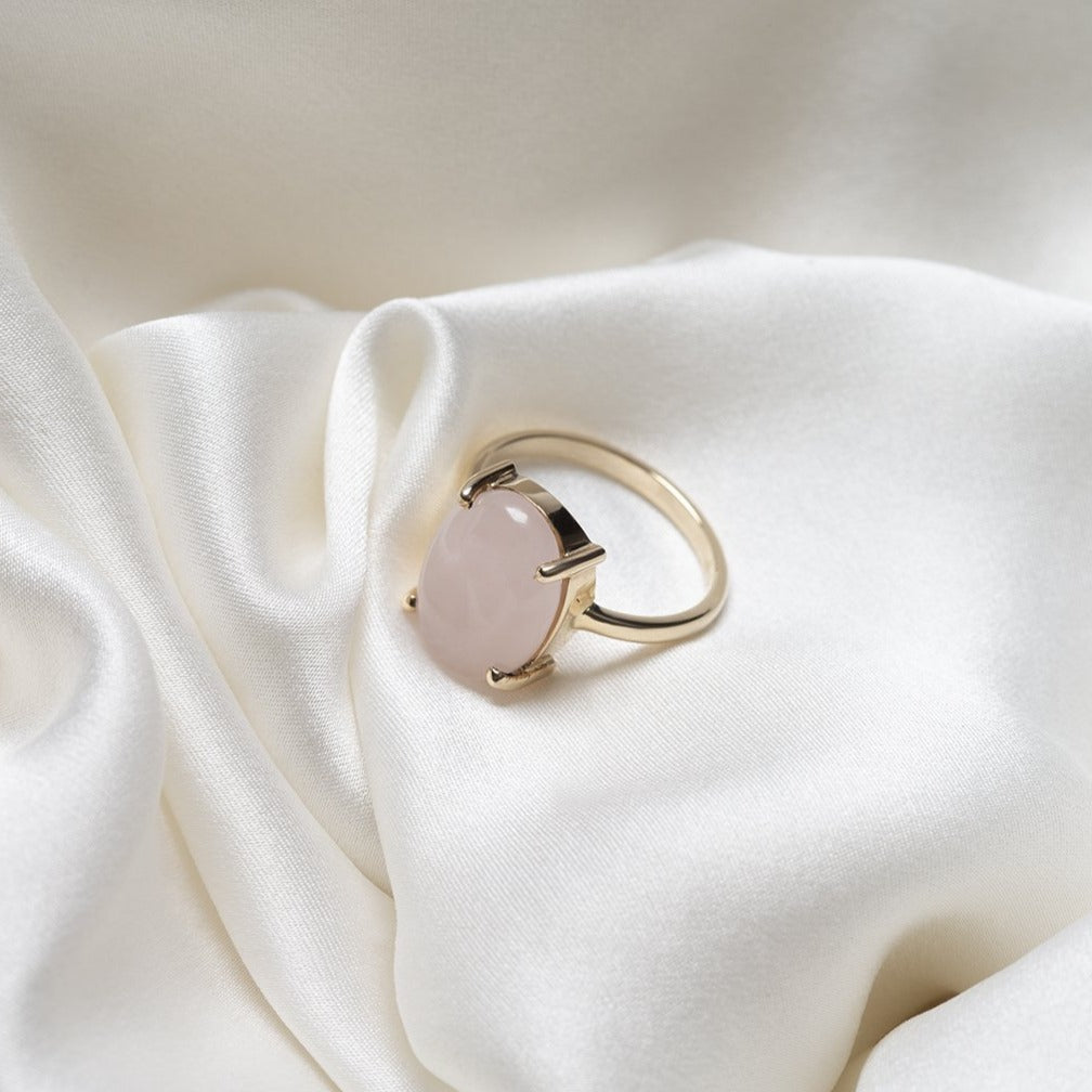 Gold Oval Rose Quartz Ring