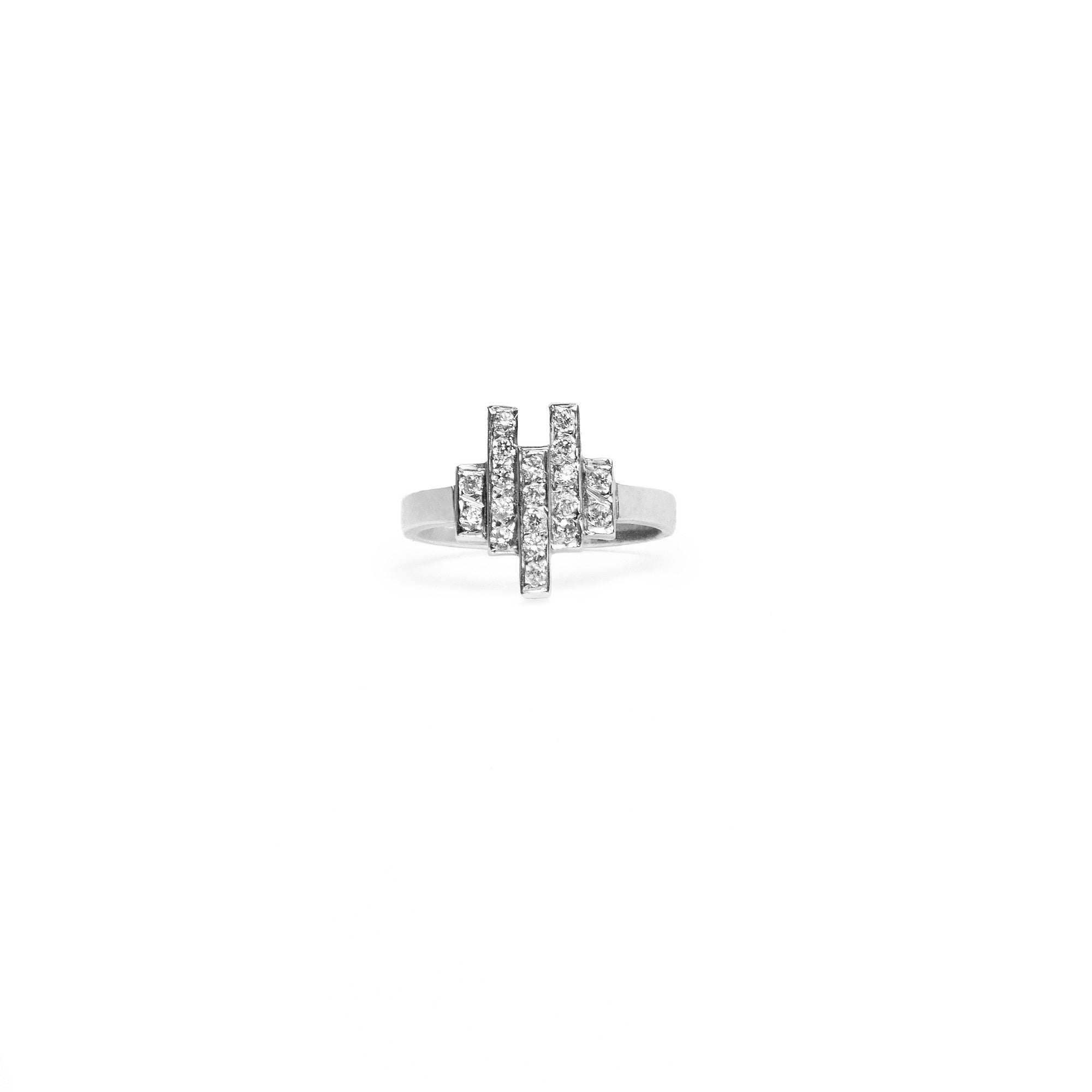 White gold ring with 19 white diamonds