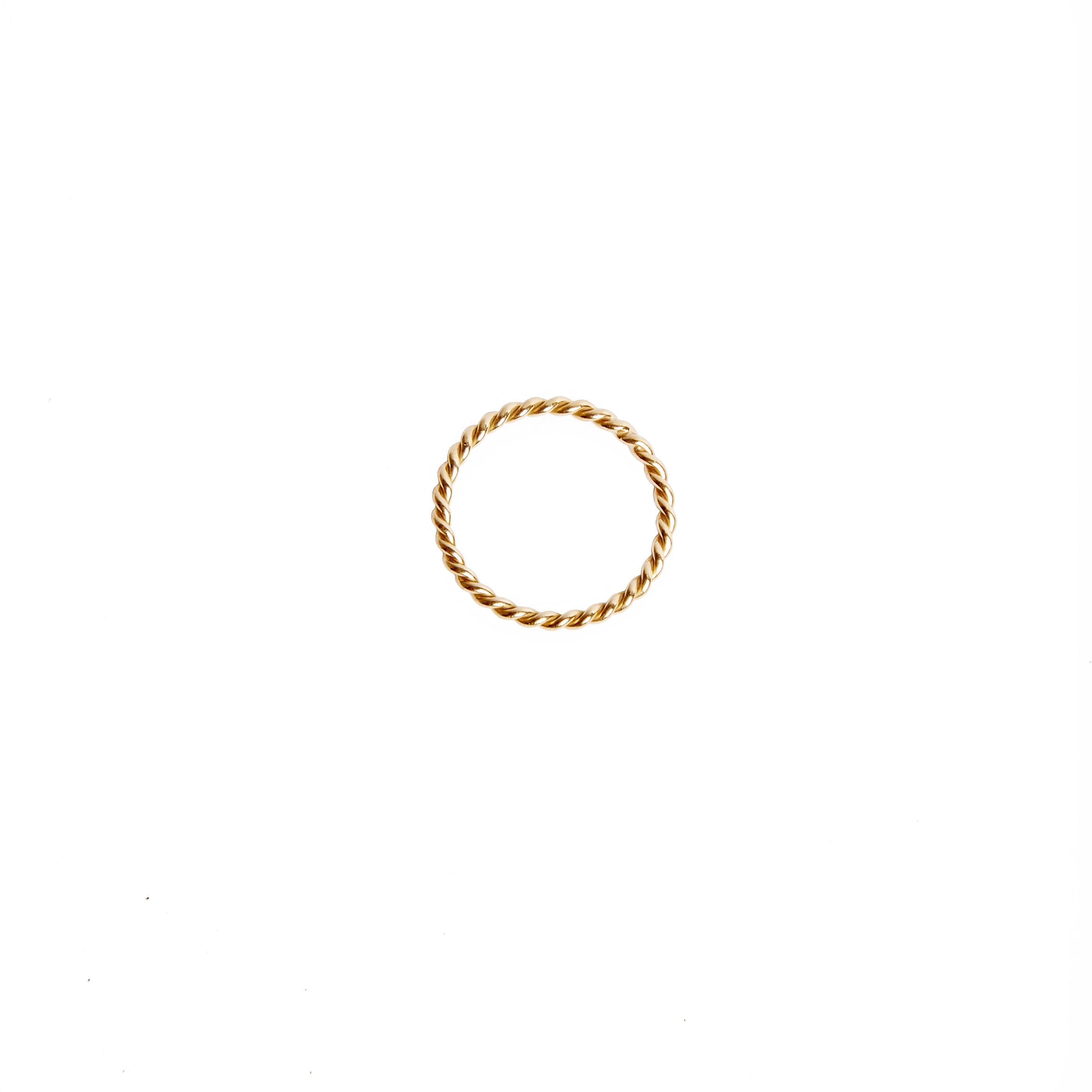 Anillo Banda Torcida de Oro Amarillo de 14k