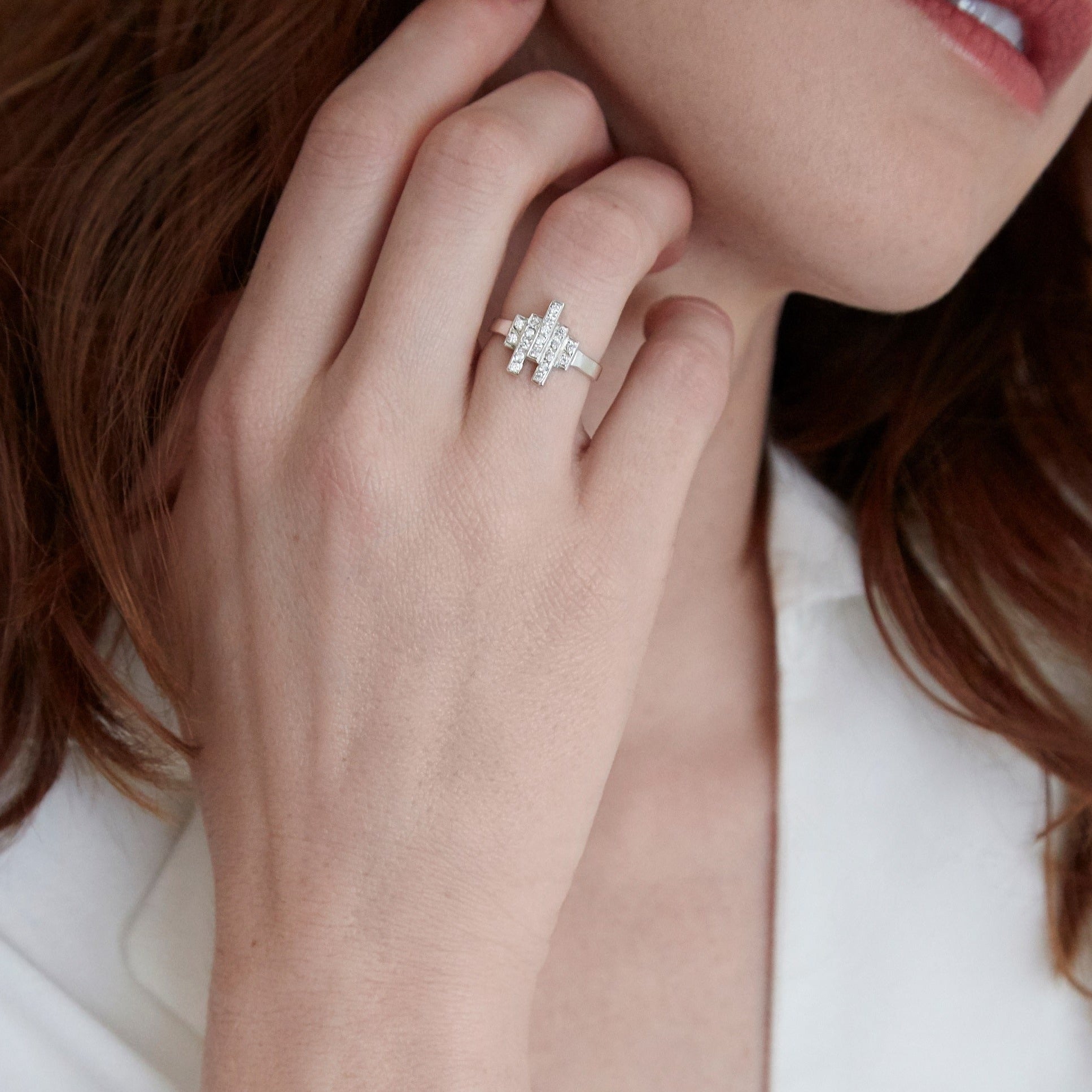 White gold ring with 19 white diamonds