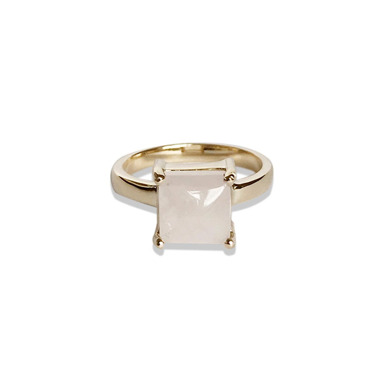 Thick yellow gold ring with a cabochon rose quartz